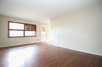 1421 Pennelwood Dr in Toledo, OH - Building Photo - Building Photo