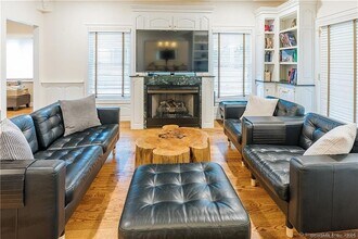 47 Greenwood Ave in Darien, CT - Building Photo - Building Photo