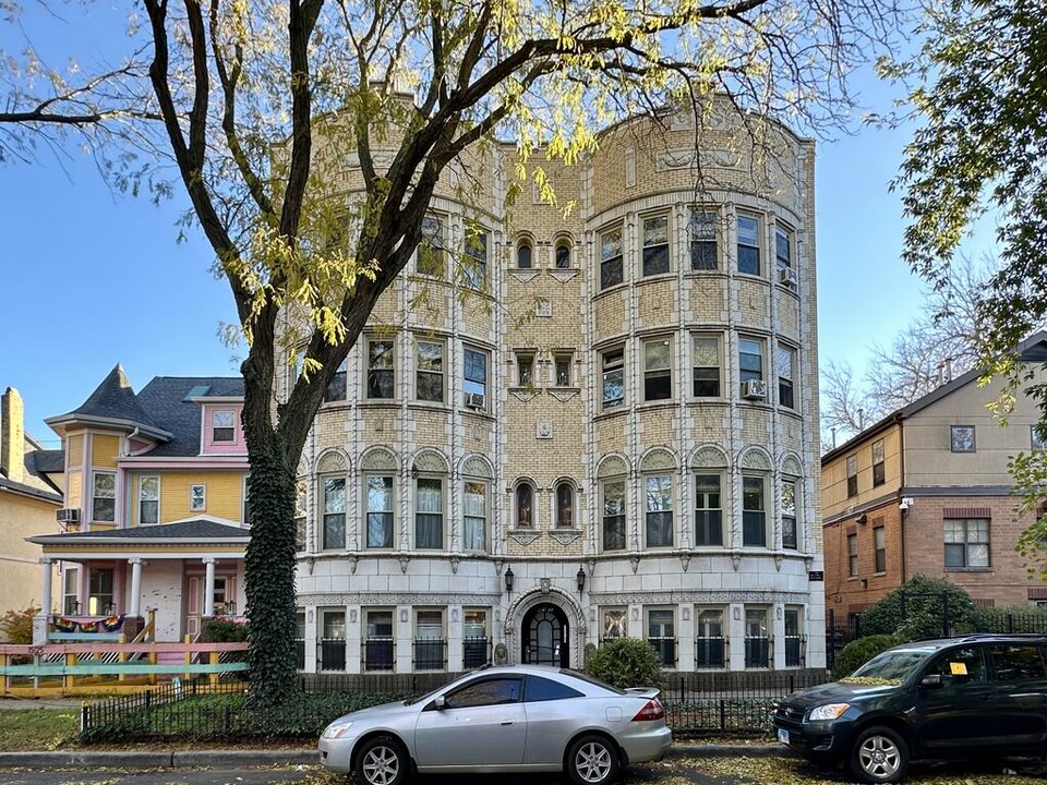 1527 W Pratt Blvd in Chicago, IL - Foto de edificio