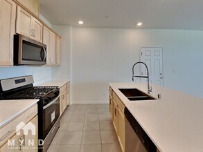 8207 C Lopez Jr Wy in Elk Grove, CA - Building Photo - Building Photo