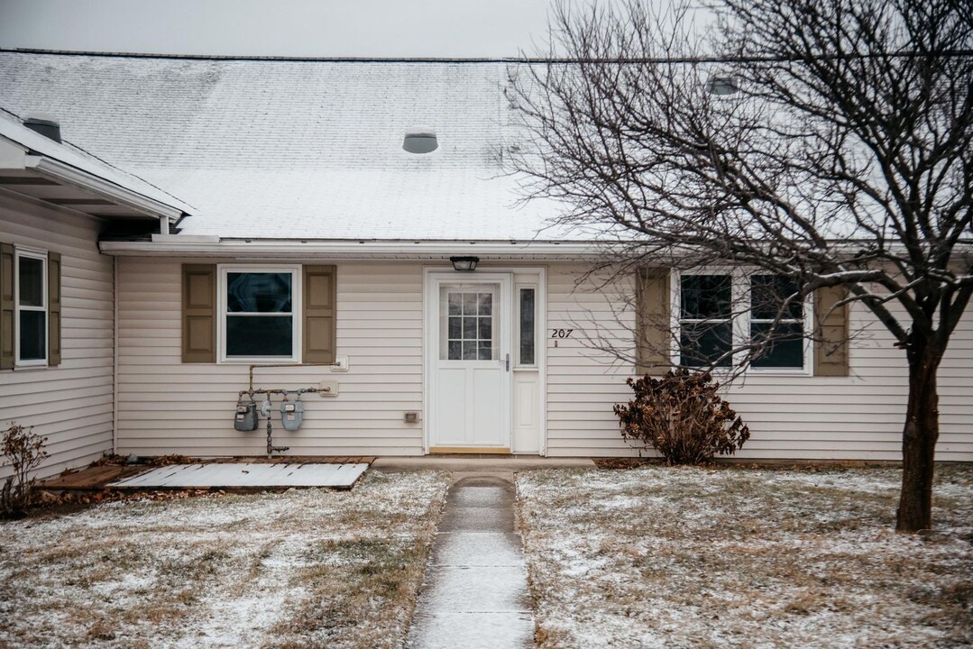 207 W Maple St in Palmyra, PA - Building Photo