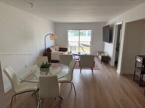 1150 Collins Ave in Miami Beach, FL - Building Photo - Building Photo