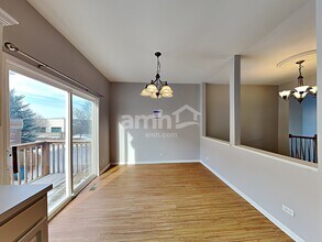 2409 Courtyard Cir in Aurora, IL - Foto de edificio - Building Photo