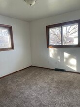 5812 SW 12th St in Des Moines, IA - Building Photo - Building Photo