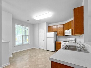 4417 Log Cabin Dr in Raleigh, NC - Building Photo - Building Photo