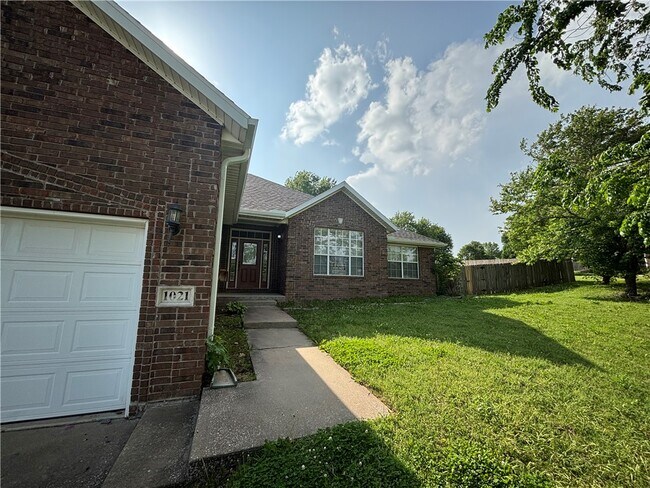 1021 Clayton Rd in Cave Springs, AR - Building Photo - Building Photo