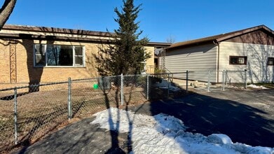 304 E Hawthorne Dr in Round Lake Beach, IL - Building Photo - Building Photo