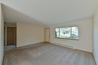 2118 19th St, Unit 1 in West Linn, OR - Foto de edificio - Building Photo