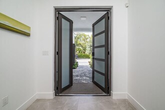 6864 SW 80th St in South Miami, FL - Building Photo - Building Photo