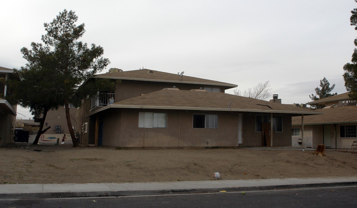 B in Barstow, CA - Building Photo