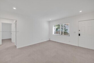 545 NE 64th St-Unit -2 in Miami, FL - Building Photo - Building Photo