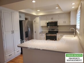 18250 Lake Forest Dr in Lake Forest, CA - Building Photo - Building Photo