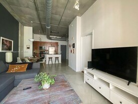 2001 Biscayne Blvd in Miami, FL - Building Photo