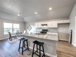 1270 Lakeview Dr in Edmond, OK - Building Photo - Building Photo