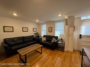 114 2nd St in Port Ewen, NY - Building Photo - Building Photo