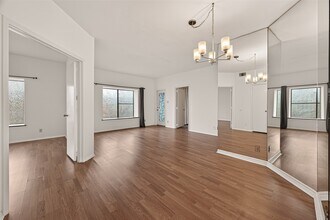 2211 S Braeswood Blvd in Houston, TX - Building Photo - Building Photo