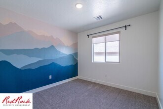 5887 S Charger Lp in Saint George, UT - Building Photo - Building Photo