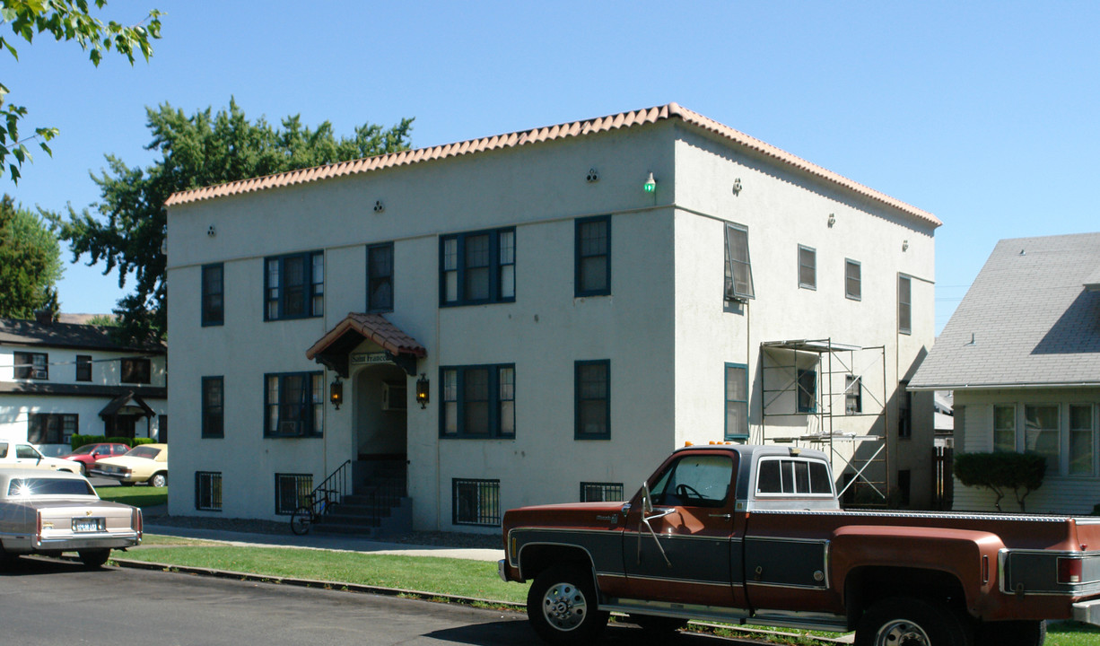 415 N Naches in Yakima, WA - Foto de edificio