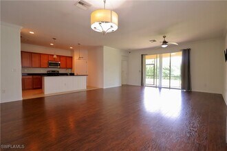 2338 Heydon Cir E in Naples, FL - Building Photo - Building Photo