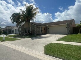 21023 Rustlewood Ave in Boca Raton, FL - Building Photo