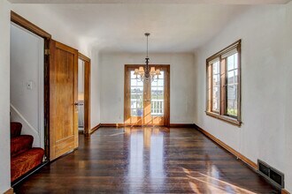 2524 Montavista Pl W in Seattle, WA - Building Photo - Building Photo