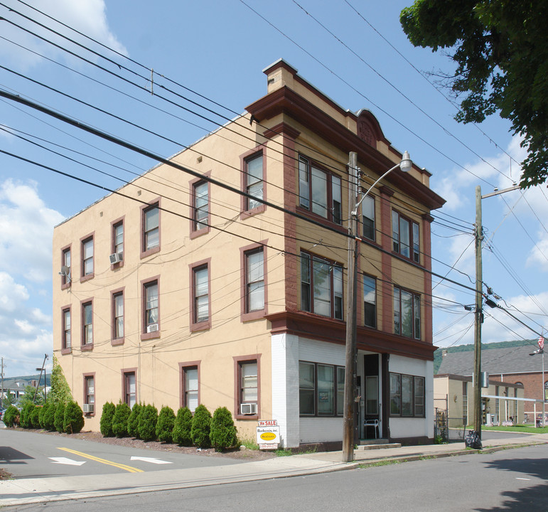 19 Center Ave in Plymouth, PA - Building Photo