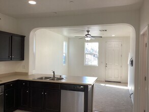 1587 Etchings Way in Clovis, CA - Building Photo - Building Photo