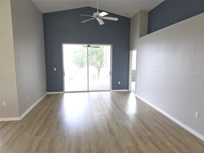 9257 Bonnie Cove Dr in Spring Hill, FL - Foto de edificio - Building Photo