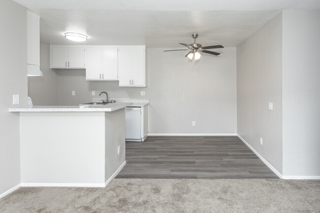 ROBERTA in Fullerton, CA - Building Photo - Interior Photo