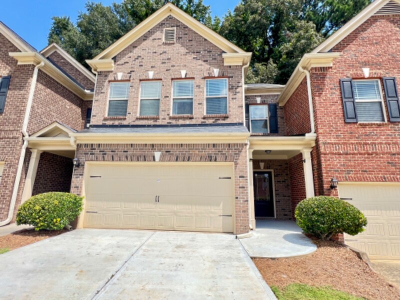 240 Britt Dr in Lawrenceville, GA - Foto de edificio