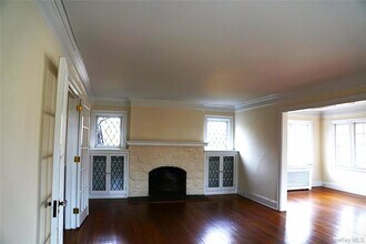 16 Bon Air Ave in New Rochelle, NY - Building Photo - Building Photo