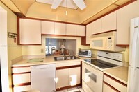 9311 Orange Grove Dr, Unit 406 in Davie, FL - Foto de edificio - Building Photo