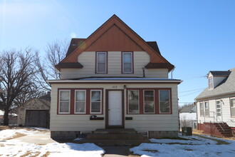 412 W 14th St, Unit A in Hays, KS - Foto de edificio - Building Photo