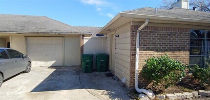 10822 Lynbrook Dr in Houston, TX - Building Photo - Building Photo