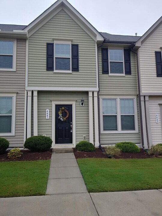 4441 Middletown Dr in Wake Forest, NC - Foto de edificio