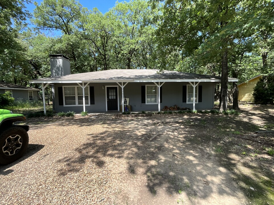 135 Pierce Dr in Mabank, TX - Foto de edificio