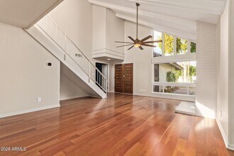 5730 N Scottsdale Rd in Paradise Valley, AZ - Building Photo - Building Photo