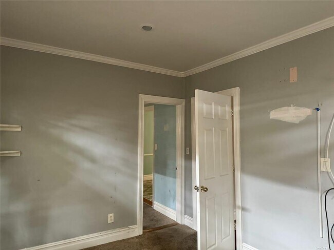 15 Allen St in Hempstead, NY - Building Photo - Building Photo