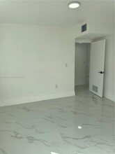 595 E 43rd St in Hialeah, FL - Building Photo - Building Photo