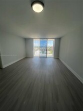 7850 Byron Ave in Miami Beach, FL - Building Photo - Building Photo