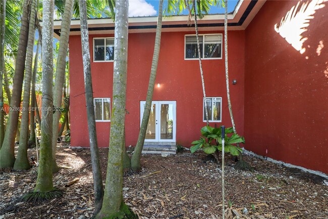 15755 SW 92nd Ave in Palmetto Bay, FL - Building Photo - Building Photo