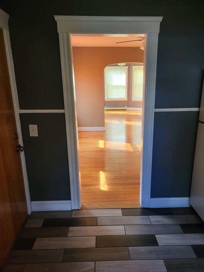 15 Cliff St, Unit 1 in Central Falls, RI - Foto de edificio - Building Photo