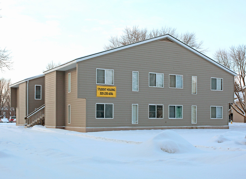 Suite Liv'n College Green in Willmar, MN - Building Photo