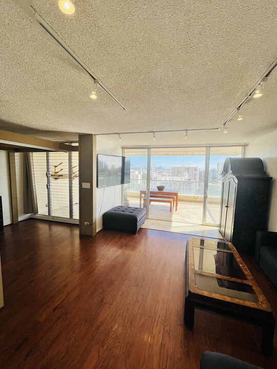 1702 Kewalo St, Unit PH2 in Honolulu, HI - Foto de edificio