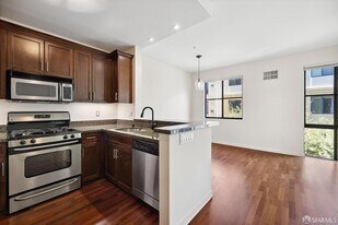 88 Townsend St in San Francisco, CA - Building Photo