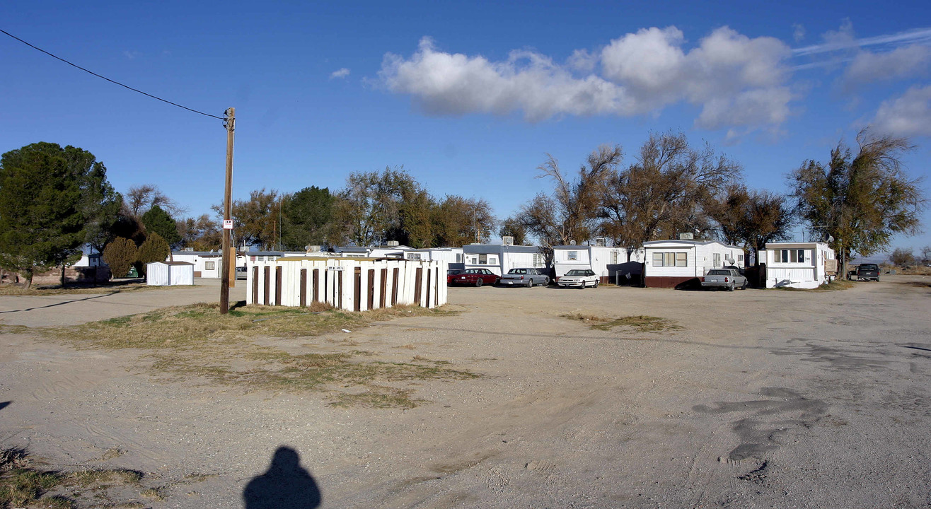 231 W Avenue G in Lancaster, CA - Building Photo