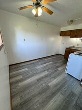 103 Crestview Dr in Eldridge, IA - Building Photo - Building Photo