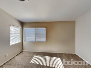 5737 N Copper Sun Ct in North Las Vegas, NV - Foto de edificio - Building Photo