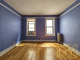 35-07 32nd St in Queens, NY - Building Photo