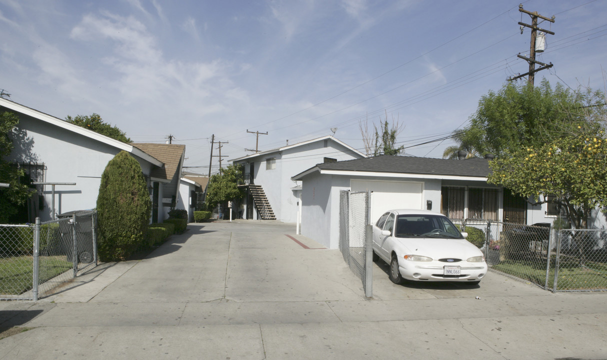 7535-7541 Purdy Ave in Bell Gardens, CA - Foto de edificio